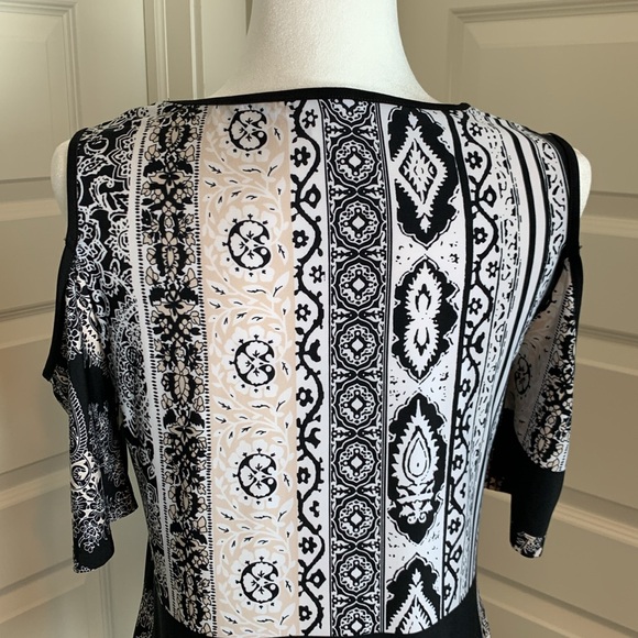 CLEO WOMEN’S V-NECK TOP w/ OFF THE SHOULDER SLEEVES - Picture 10 of 16